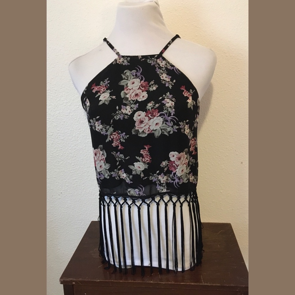 🌻 NWT Boho Floral Fringe Halter🌼